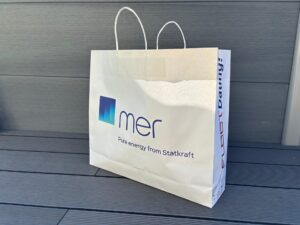 Papiertragetasche in weiß mit mer, FleetDating! und Flottentermine Logo