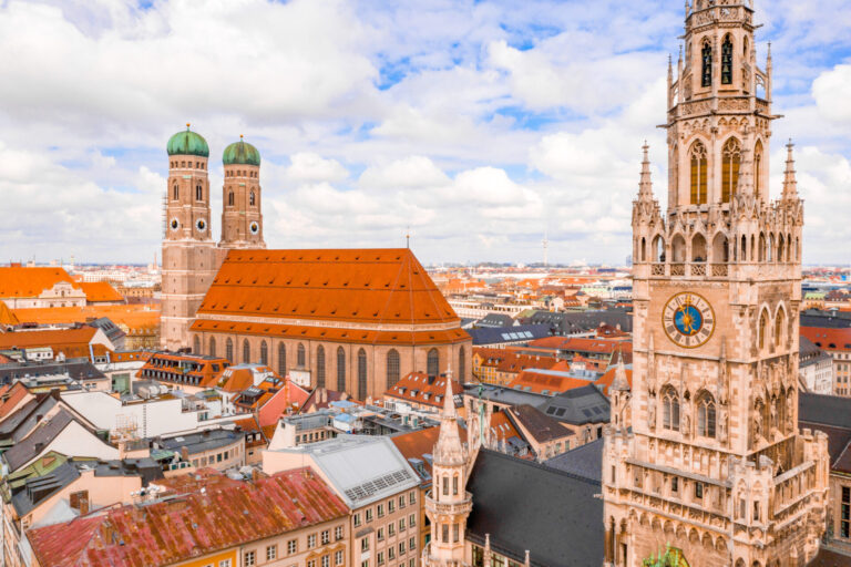 Panorama der Stadt München in Deutschland, Frauenkirche., Marienplatz